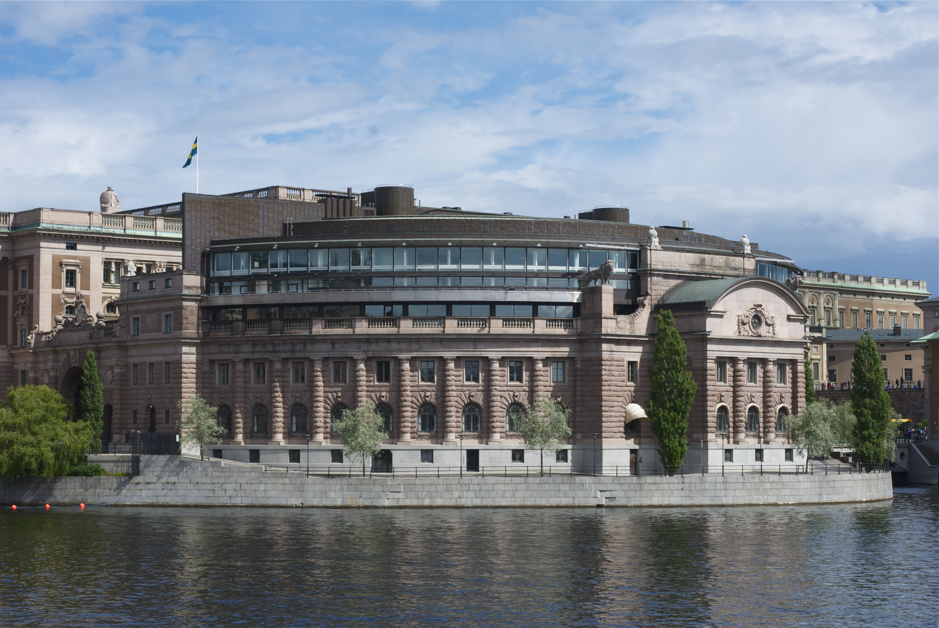 Read more about the article Borgerliga partier måste rösta ned regeringens maktöverföring